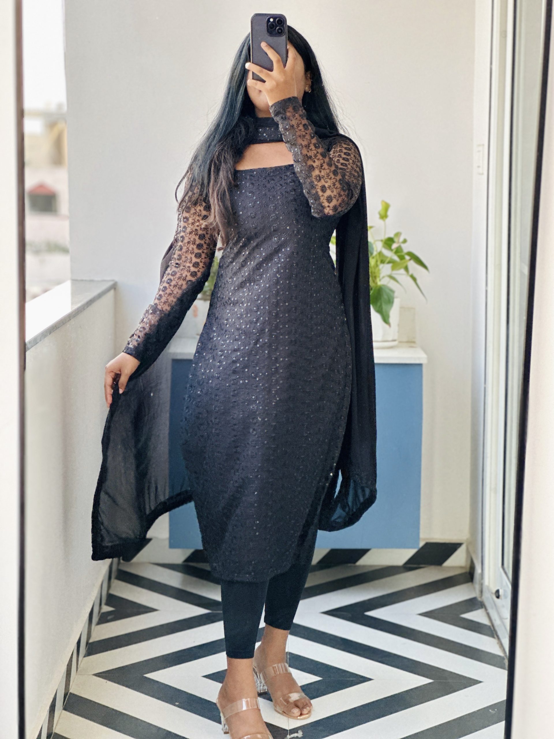 Black sequins embroidered kurti set - Image 5
